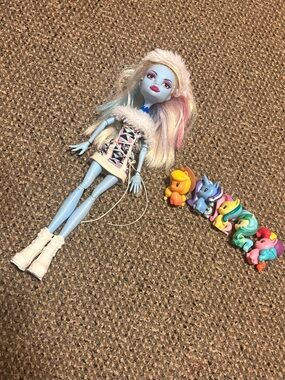 Abbey Bominable monster high doll & my little pony minis